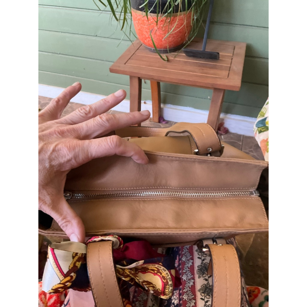 Vintage Coach Hampton Tan Leather tote GUC - Picture 4 of 13